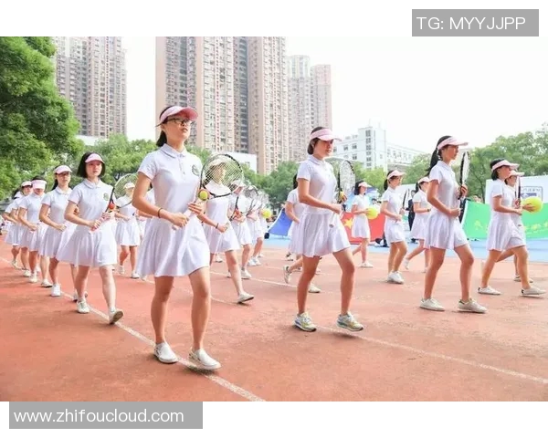 武汉网球队与成都网球队赛后复盘分享比赛经验与战术分析